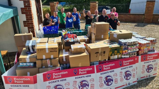 Tonnes-of-Tins-22.jpg